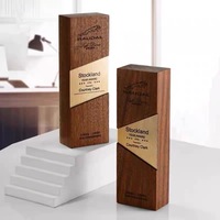 MH-NJ0628 de récompense de trophée en bois de plaque de métal d'argent d'or de coupe personnalisée