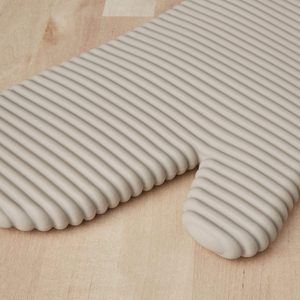 <span class=keywords><strong>KITCHENAID</strong></span> Lot de 2 maniques de four en silicone souple côtelé 7,5"x13" couleur Milkshake Tan lavables Fabriquées en Chine - Product Image 3