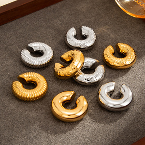Clips de <span class=keywords><strong>Oreja</strong></span> en Forma de C de Acero Inoxidable HWASAN, Sin Perforaciones, Diseño de Hebilla con Superficie Fotosensible y Patrón de Tapizado - Product Image 1