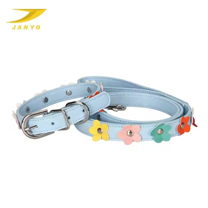 Collar de cuero de alta calidad Flor de moda y hebillas de aleación para collar de perro Correa de perro - Product Image 2