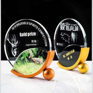 Placa de Honor Redonda de Cristal, Trofeo Moderno con Base de Metal Dorado en Forma de Media Luna para <span class=keywords><strong>Embajador</strong></span> de la Cultura Empresarial - Product Image 1