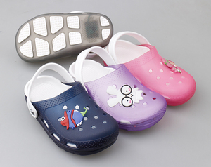 Zoccoli per bambini <span class=keywords><strong>scarpe</strong></span> da giardino a LED ragazzi ragazze sandali illuminati bambini leggeri antiscivolo Kinder Sandalen sandali per bambini zoccoli per bambini - Product Image 4
