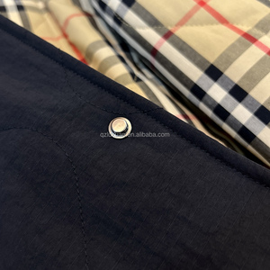 Áo khoác nam kiểu dáng cổ mandarin, chất liệu len ca rô nhẹ, may chần bông, phong cách vintage thời trang mới <span class=keywords><strong>2025</strong></span>, kiểu dáng Bur, lớp phủ mỏng màu đỏ mận phía trước - Product Image 4