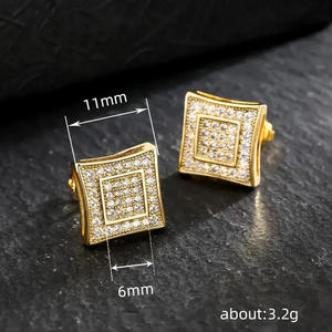 Boucles d'oreilles clous géométriques en or blanc avec micro-incrustations de strass en cristal, design classique, bijoux de mode unisexe - Product Image 6