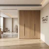 Armoire de chambre modulaire en chêne clair à structure ouverte, avec tiroir individuel et rangement pour livres et ornements