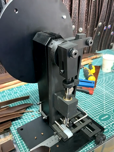 Machine <span class=keywords><strong>à</strong></span> poinçonner et <span class=keywords><strong>à</strong></span> percer <span class=keywords><strong>à</strong></span> main réglable avec noyau d'engrenage pour le poinçonnage et la découpe de trous - Product Image 6