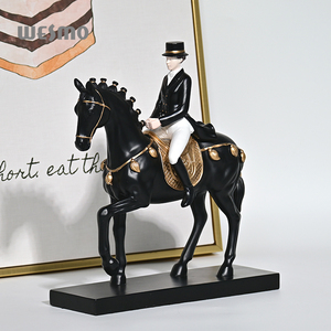 Arte moderna figura scultura personalizzato armadietto del vino di lusso resina cavalleresco Design ornamenti Desktop - Product Image 2