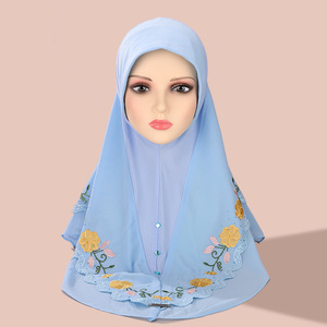 Hijab musulman de luxe personnalisé violet 2026 pour femmes, avec broderie florale et détails en strass, foulard modeste - Product Image 3