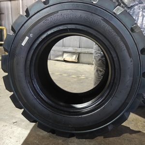 ยางล้ออุตสาหกรรมแบบแข็ง รุ่น L-5C ลายดอกยางแบบ Deep Pattern Bias สำหรับรถ Skid  สภาพใหม่ ขนาด 10-16.5 12-16.5 - Product Image 3