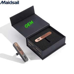 เครื่องกระจายกลิ่นหอมในรถยนต์แบบพกพา OEM ระดับพรีเมียม พร้อมแท่งไม้หอมแบบแขวน กลิ่นอโรมาเธอราพี  ดีไซน์ทันสมัย  บรรจุภัณฑ์โลหะแบบเติมได้ ใช้พลังงานแสงอาทิตย์ - Product Image 1