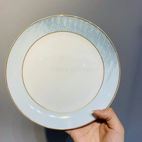 Ensemble de vaisselle en céramique de luxe avec bordure dorée