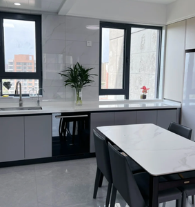 Ensemble complet d'armoires de cuisine modernes en bois massif personnalisées de haute qualité pour une conception de cuisine luxueuse - Product Image 1