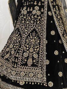 9000 velours avec belle broderie travail nuptiale lehenga Collection par Royal export surat inde - Product Image 5