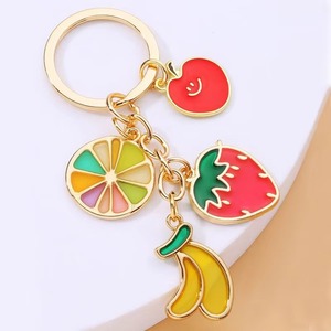 Nuevo Llavero de Moda con Colgante de Frutas (Plátano, Naranja, Fresa, Manzana, Limón) con Impresión Offset Metálica - Product Image 1