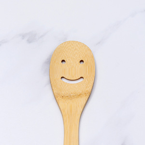 Cuillère en bambou avec visage souriant, jaune, biodégradable, ustensile de cuisine pour usage domestique - Product Image 1