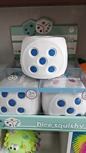 Jouet anti-stress géant en forme de dés, dés simulés avec rembourrage en farine, jouet anti-stress à récupération lente - Product Image 2