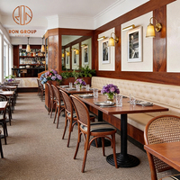 Mid-Century Bugholzrahmen Rattanstuhl Ledersofa Sitzgruppe Metalltisch Holztisch für Café Restaurant Kaffeehaus Hotel Möbel