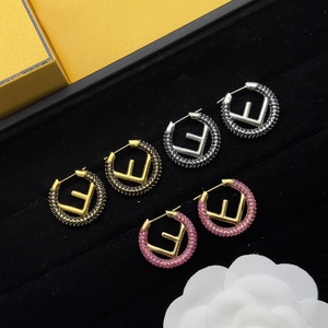 Orecchini a Cerchio di Tendenza Placcati Oro 18K con Lettera CC e Diamanti Grandi Orecchini di Design in Ottone <span class=keywords><strong>Gioielli</strong></span> di Marca Popolare per <span class=keywords><strong>Donna</strong></span> - Product Image 2