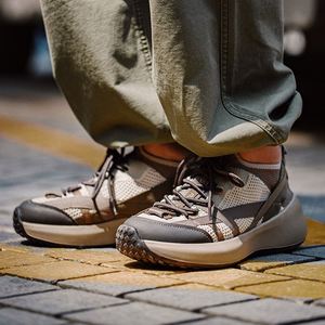 Chaussures de sport décontractées pour hommes Madden Workwear, style rétro américain, en maille respirante Fly-Weave, pour la course et le jogging, collection Printemps - Product Image 4