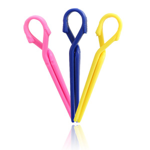 Pinzas de Pelo Cruzadas Modernas de 12 cm, Plástico, Colores Variados, Alta Calidad, para Salón y Uso Doméstico - Product Image 4