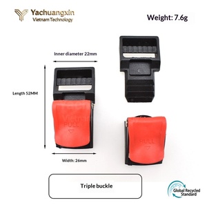 Hebilla Triple de Plástico de 52 mm de Largo con Tirador Rojo para Correas de Bolsas, Diseño Ligero y Fácil de Usar - Product Image 3
