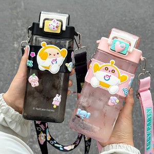 Botella de agua cuadrada de Tritán con diseño de dibujos animados para niños, marca Zuo Mu Egg Party, libre de BPA, con pajita y correa para el regreso a clases, verano 2024 - Product Image 4