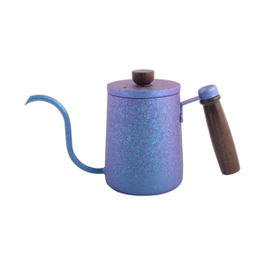 กาต้มกาแฟโลหะไทเทเนียมบริสุทธิ์สีน้ำเงินลายจุด พร้อมด้ามจับไม้และปากกาแบบคอห่านสำหรับการชงแบบเท - Product Image 3