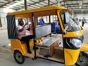 Suministro Directo de Fábrica, Auto Rickshaw Eléctrico de 2 Filas, 2000W, <span class=keywords><strong>Taxi</strong></span> Eléctrico de 3 Ruedas con Toldo para Lluvia, para el Mercado de África e India - Product Image 3