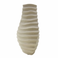 Vase en céramique triangulaire côtelé, finition mate, minimaliste, style Wabi Sabi, fait main, accessoires pour la maison, en stock, sur mesure