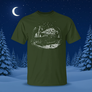 Camiseta clásica con diseño de árbol de Navidad en el techo, unisex, para adultos, verde bosque - Product Image 3