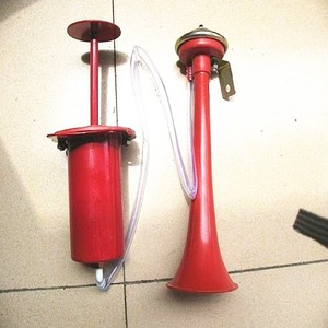 Klaxon de vélo rouge en métal, son puissant, alimenté par batterie, fabriqué en Chine, modèle général, accessoire de cyclisme - Product Image 1