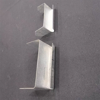 Structure de plafond en métal et profilés pour cloisons sèches, design moderne, matériaux de construction métalliques pour plafonds