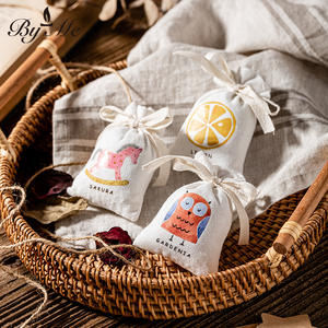 Ambientador para el hogar: Bolsita perfumada bordada a mano para colgar en el armario o coche, sachets de lino aromáticos para embalaje. - Product Image 3