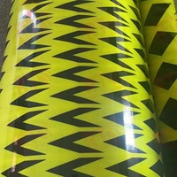 Autocollant réfléchissant d'avertissement de sécurité arrière de véhicule des Émirats arabes unis autocollant de voiture réfléchissant de flèche verte fluorescente de qualité diamant 5CMX90CM