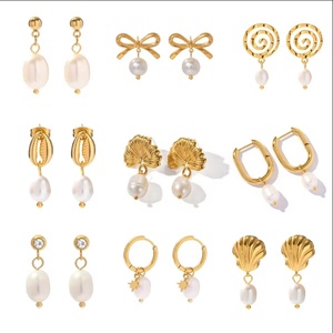 Joyería de Moda al por Mayor, Aros de Acero Inoxidable Chapados en Oro de 18k, Pendientes de Perlas para Mujer, Pendientes Largos con Perlas - Product Image 4