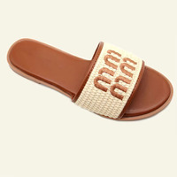 Sandales et pantoufles plates multicolores pour femmes, vente en gros, mode simple et confortable à porter à l'extérieur