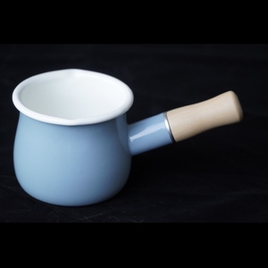 Famille de noël le plus populaire 500 ML chaleur casserole à lait marmite alimentaire Mini <span class=keywords><strong>pot</strong></span> à lait en fonte émaillée avec manche en bois anti-brûlure - Product Image 2