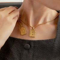 2024 Bijoux chauds hommes 18 carats chaîne en or carré en acier inoxydable personnalisé Hip Hop mode anglais lettre initiale col