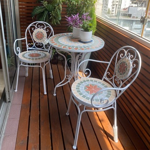 Conjunto de Mesa y Sillas de Hierro Forjado de Estilo Europeo para 2 Personas, Instalación Desmontable, Fácil Montaje, Muebles de Exterior para Balcón - Product Image 1