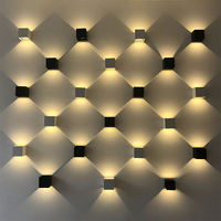 Applique murale LED carrée extérieure étanche IP65 12W avec boîtier en aluminium et diffuseur en polycarbonate pour jardin, cour, couloir, terrasse