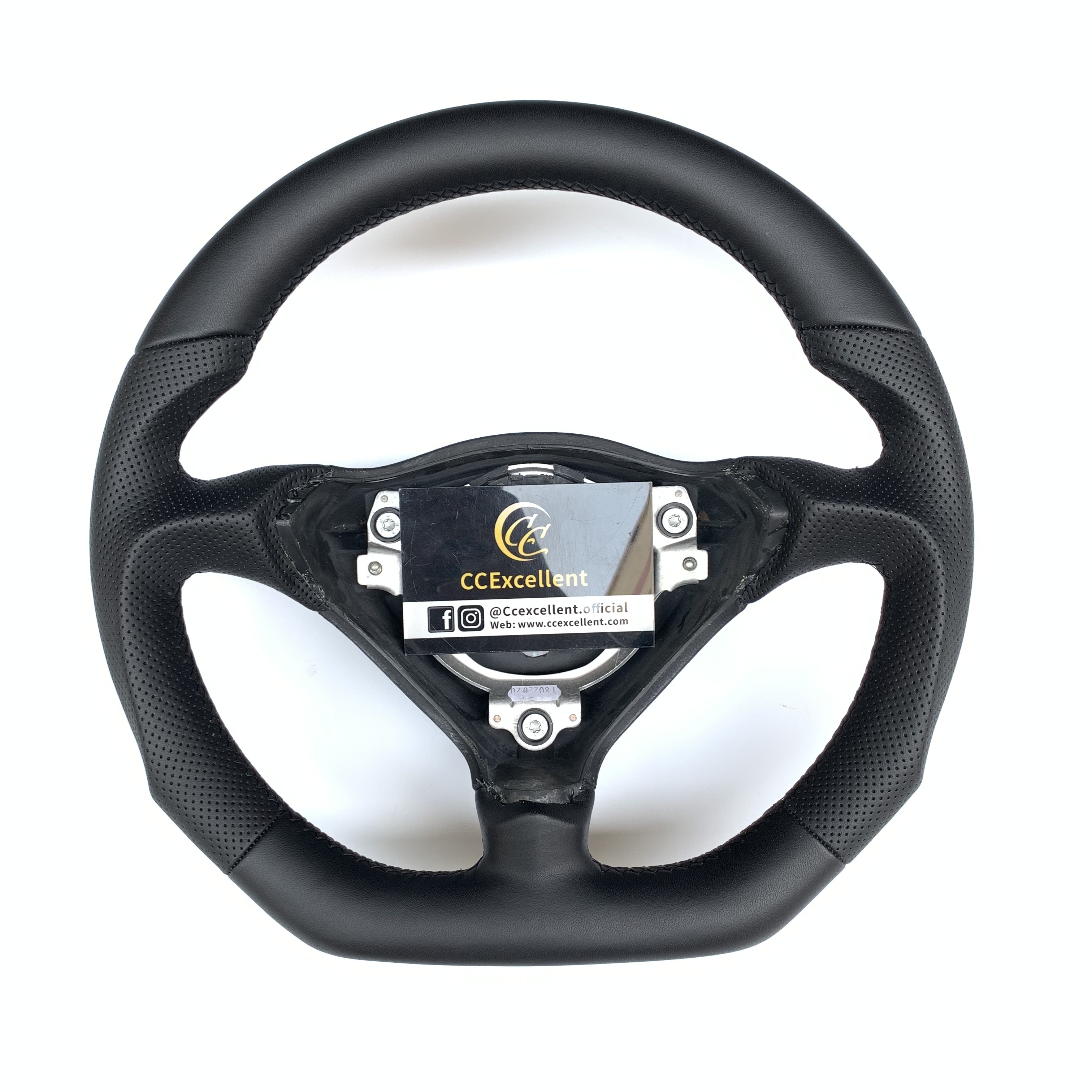 ワンランク上の運転体験を ポルシェステアリングホイール のプレミアム
