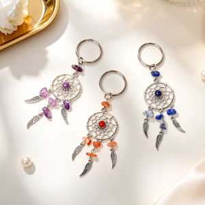 Porte-clés attrape-rêves en cristal style bohème avec pompons et améthyste, vente en gros - Product Image 4