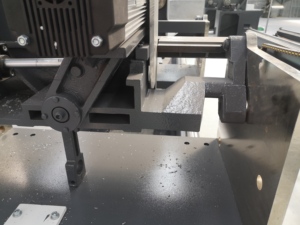 Serra de Corte de Alta Eficiência Totalmente Automática com Duas Cabeças - Serra de Corte de Cabeça Dupla - Serra de Esquadria para Corte de Perfis de Alumínio - CE - Product Image 4