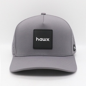 Casquette Snapback 5 Panneaux Personnalisée de Haute Qualité, Découpée au Laser, en Tissu Imperméable avec Caoutchouc Personnalisé et Design Imprimé Perforé Tendance - Product Image 2