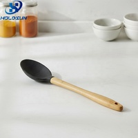Cuillère à riz en silicone de qualité supérieure résistante à la chaleur avec logo personnalisé, de qualité alimentaire, pour la cuisine quotidienne, avec manche en bois antidérapant