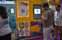 Machine de vente automatique d'impression de t-shirts DIY en libre-service, kiosque d'impression DTG sur mesure à la demande avec écran tactile pour centres commerciaux et sites touristiques