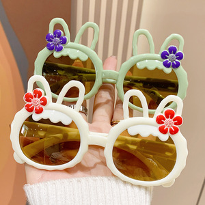 Nouvelle mode lunettes de soleil pour enfants dessin animé mignon petite fleur lapin lunettes voyage crème solaire lunettes de soleil Spot vente en gros - Product Image 2