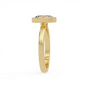 Anillo de compromiso minimalista y moderno con diamante de laboratorio de 2 quilates, engastado en bisel ovalado de oro de 14 quilates. - Product Image 6