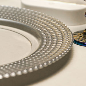 أطباق زجاجية بتصميمات جديدة رائجة وأطباق تقديم زجاجية بحافة فضية، أدوات مائدة للمطاعم وحفلات الزفاف بألوان قابلة للتخصيص - Product Image 2