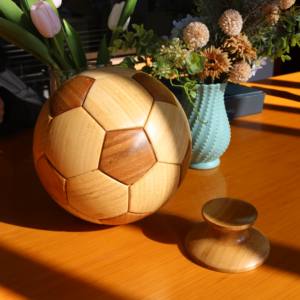 Бамбуковая урна для праха в форме футбольного мяча, ручной работы, для собак и кошек, большая вместимость, для домашнего декора - Product Image 2